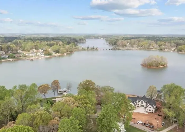 Unique Lkn Waterfront Home With Dock