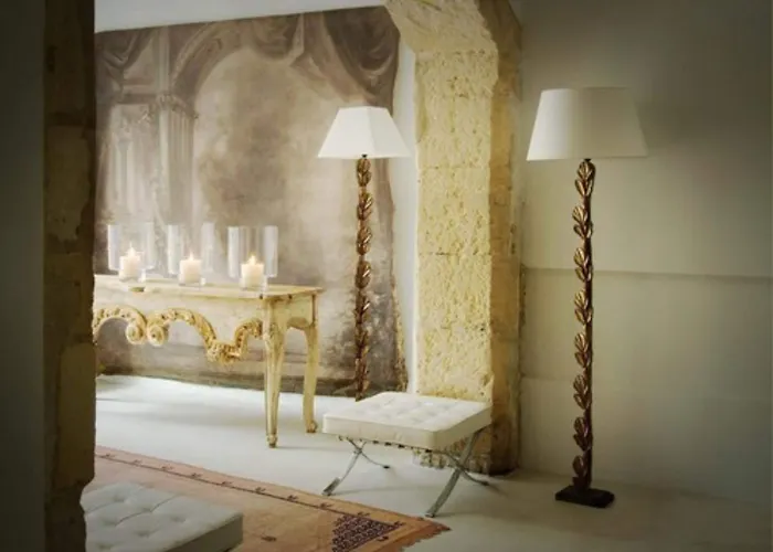 Luxury hotel only: L'Hotel Particulier