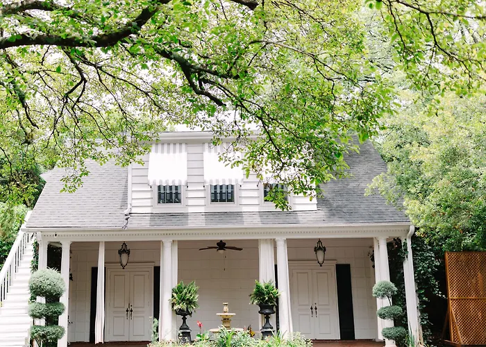 Morehead Inn