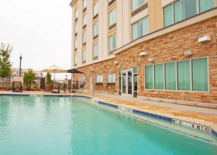 Jacuzzi hotel: Holiday Inn Express & Suites Columbus At Northlake By Ihg