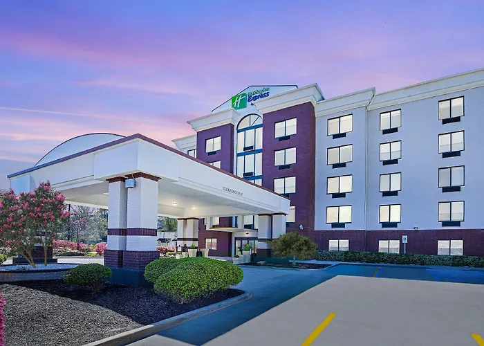 Holiday Inn Express & Suites Birmingham - Inverness 280 By Ihg