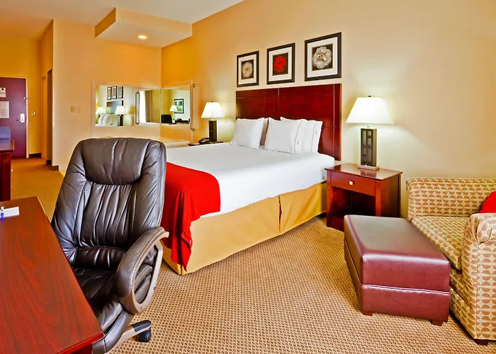 Holiday Inn Express & Suites Dickson By Ihg