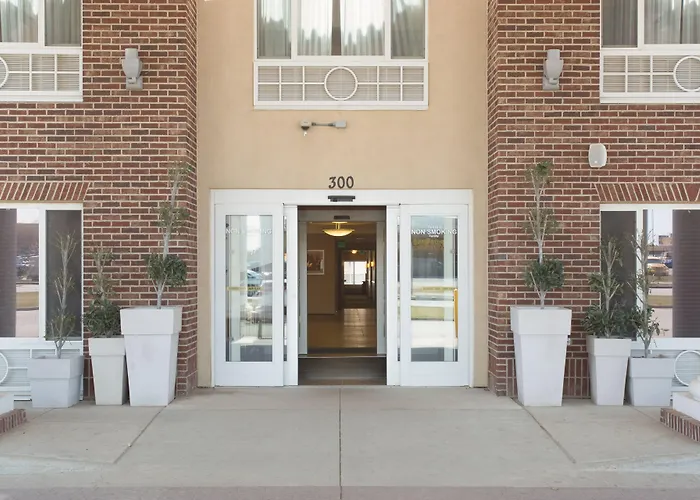 Holiday Inn Express & Suites Minot South By Ihg