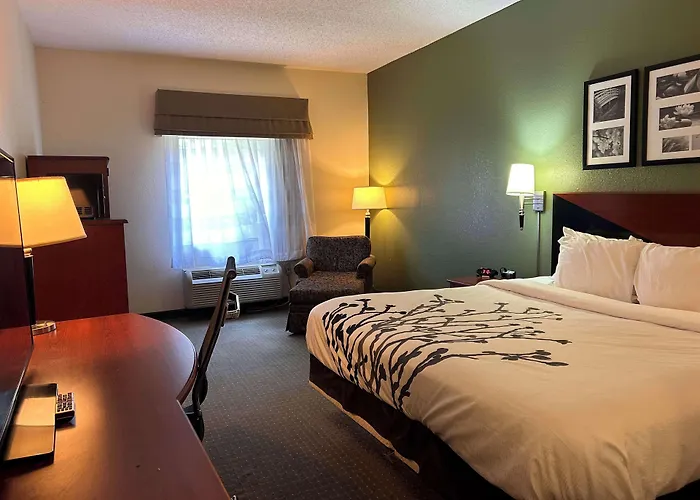 Golf hotels Sleep Inn & Suites Airport