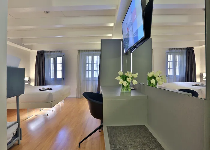 Hotels With Four Stars Urban Design