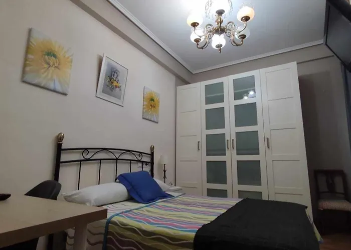  FlipHouse Rooms
