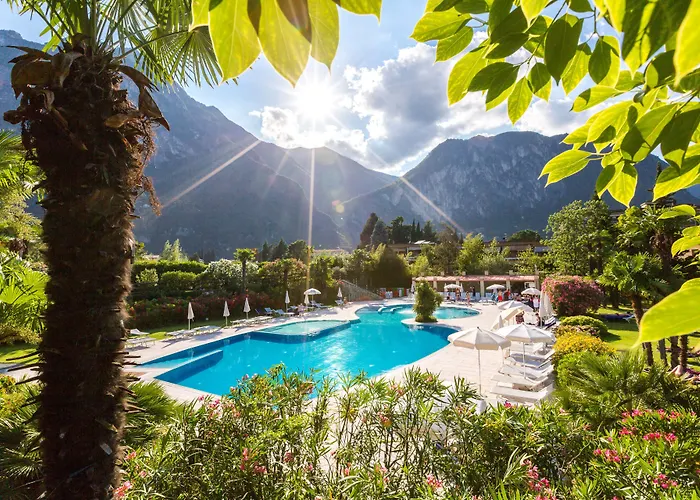 Luxury hotel only: Astoria Resort