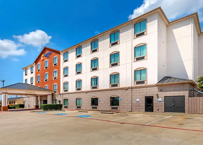 Luxury hotel only: Comfort Inn Near Unt