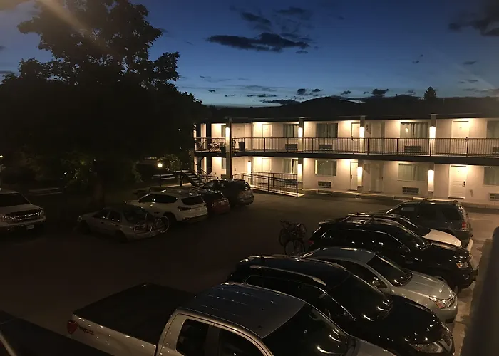Motel: Oasis Inn