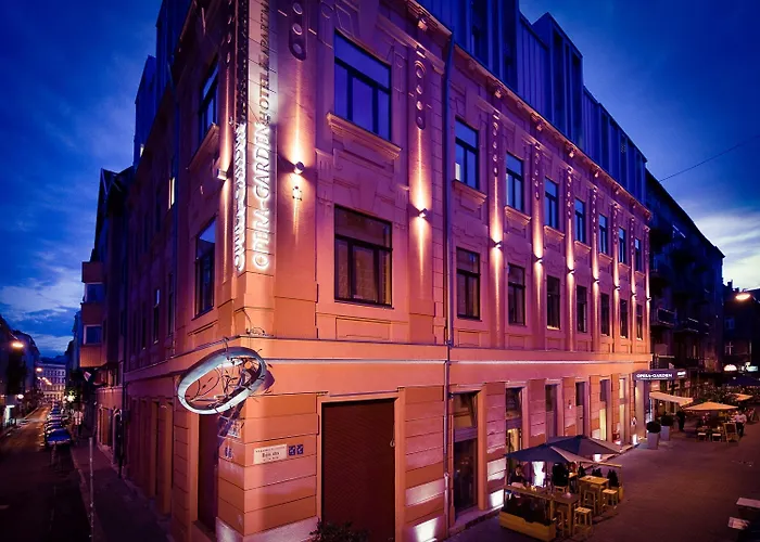 Opera Garden & Apartments