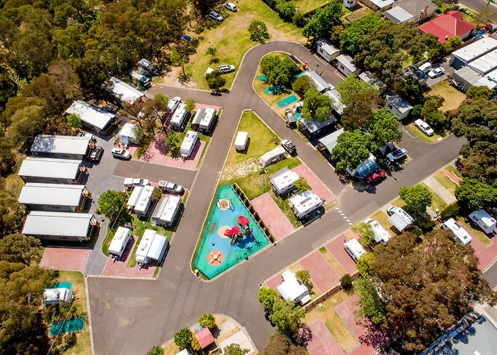 Hotel with pool: Big4 Melbourne Holiday Park