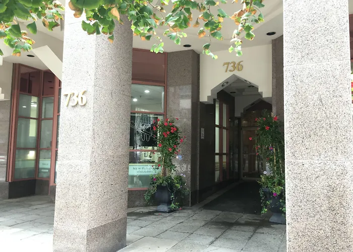 Canada Suites On Bay, Established 1998