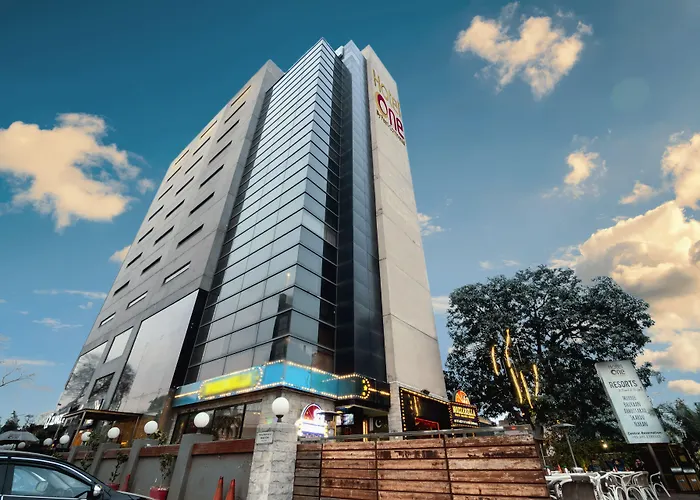 One Gulberg,