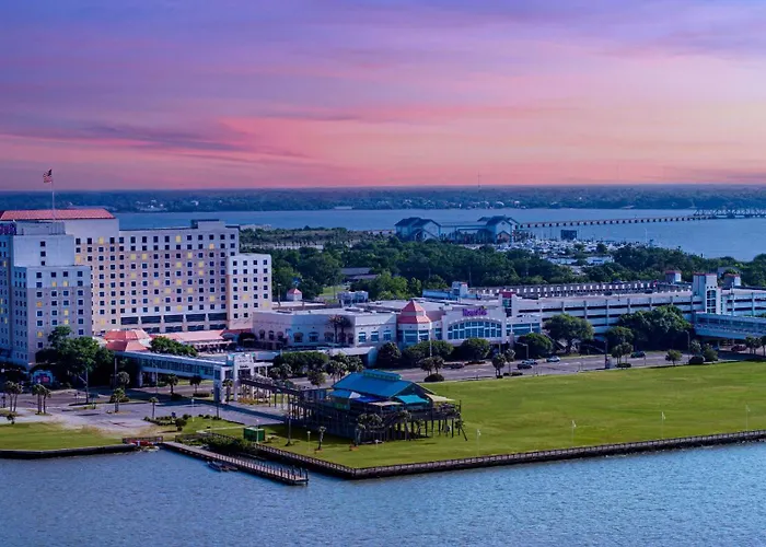 Central hotel: Harrah'S Gulf Coast, A Caesars Destination