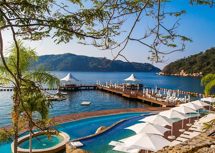 B Pichilingue Rooms & Beach Club