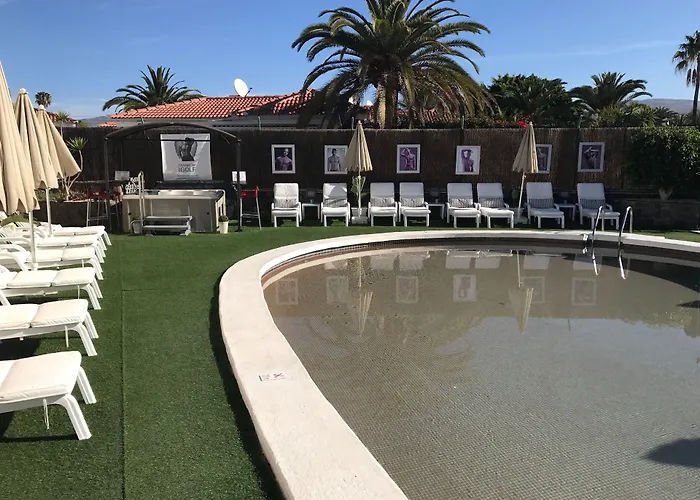 Hotel: Rainbow Golf Bungalows, Gay Men-Only Resort