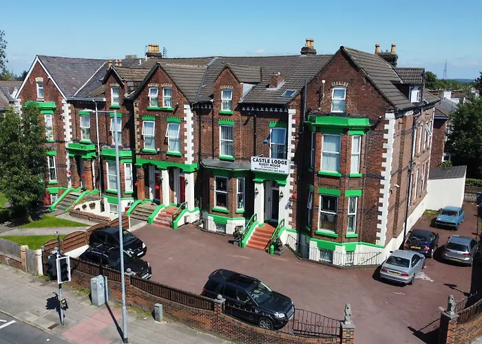 Guest house: Castle Lodge Guest House 86-88 Sheil Rd L6 3Af