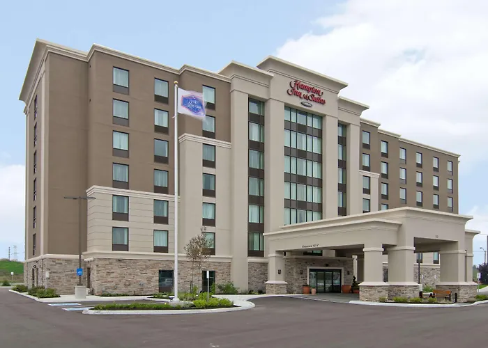 Hotel with pool: Hampton Inn & Suites By Hilton Toronto Markham