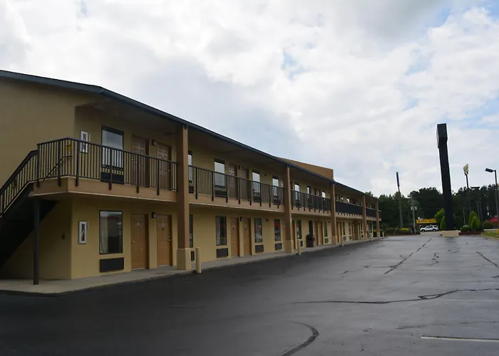 Deluxe Inn - Fayetteville I-95