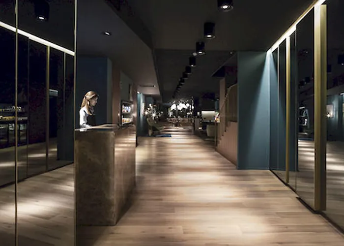 Yurbban Trafalgar Hotel