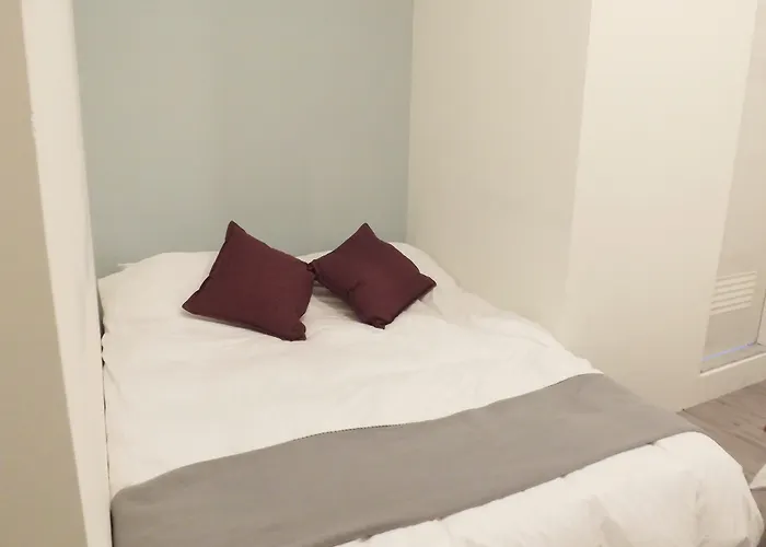 Hotels Close to Airport Amigo-Hostel