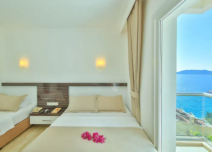 Hotel with pool: Belinda Hotel