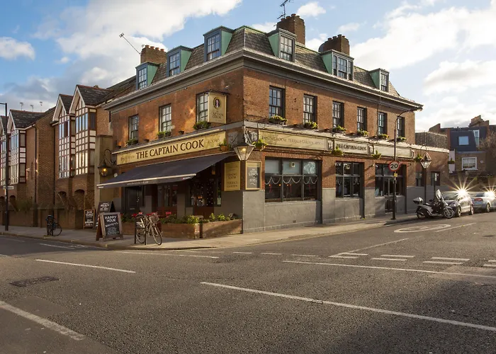 5 star hotel: The Captain Cook