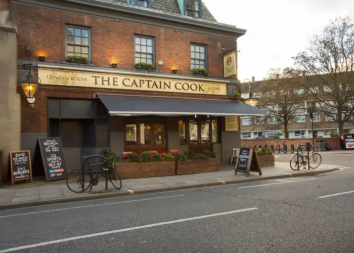 5 star hotel: The Captain Cook