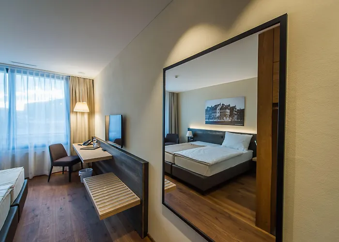 Hotel One66