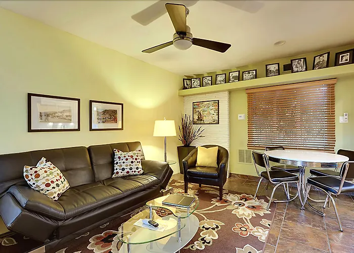 3 star hotel: Desert Riviera Hotel