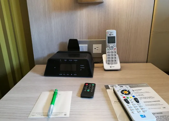 Hotel Plaza Suites