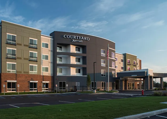 Hotel with pool: Courtyard By Marriott Albany Clifton Park