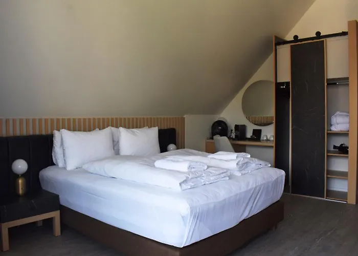 3 star hotels Akropolis