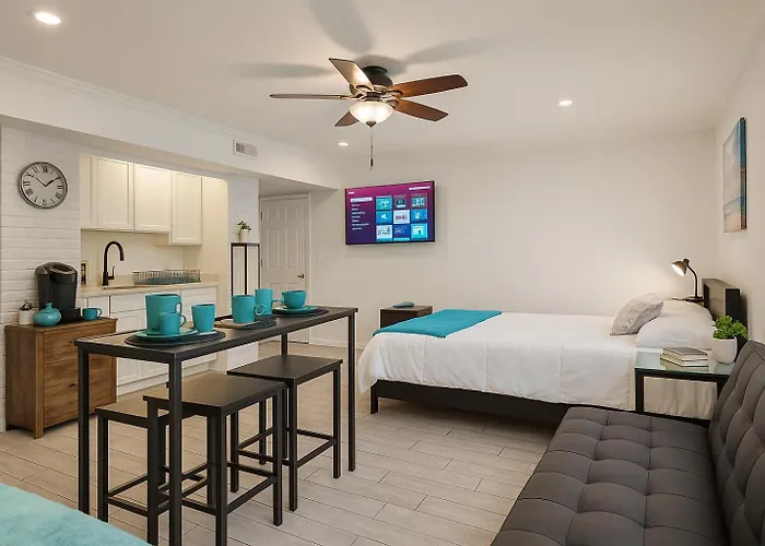 Kernersville Studio Suite Community Pool Firepit Kitchen
