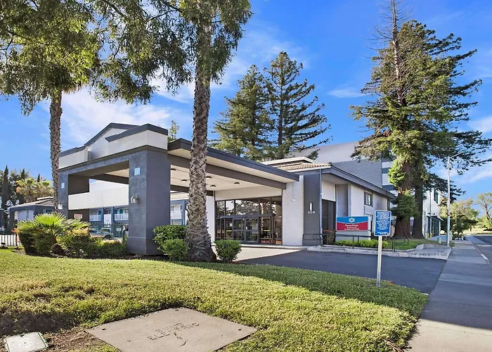 Сity center hotels Surestay Plus By Best Western Sacramento North