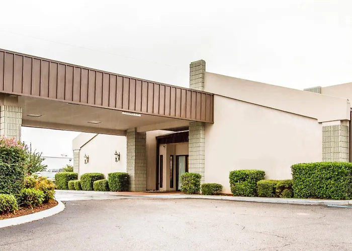 Executive Inn And Suites