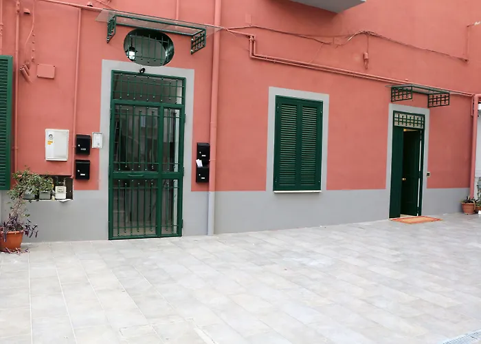 La Scalinata Di Chiaia