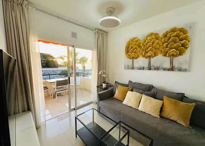 Apartment In Front Of The Ocean