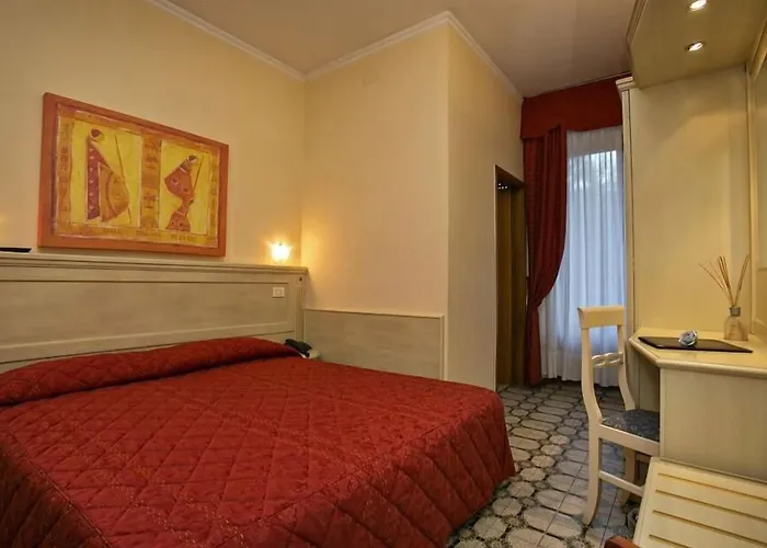 Hotel sulla spiaggia: Hotel lo Squalo