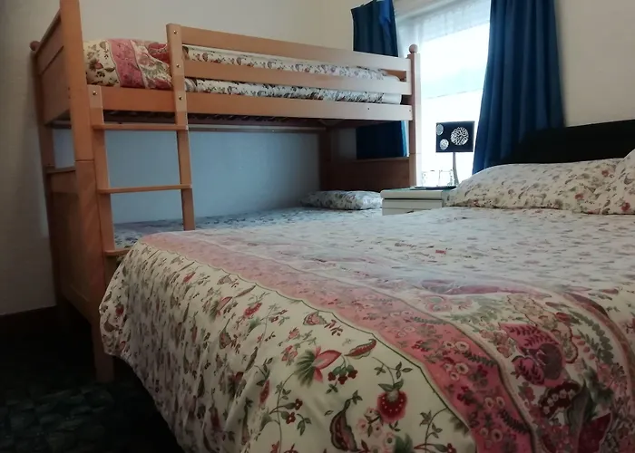 Hotel familiar: The Shining Diamond