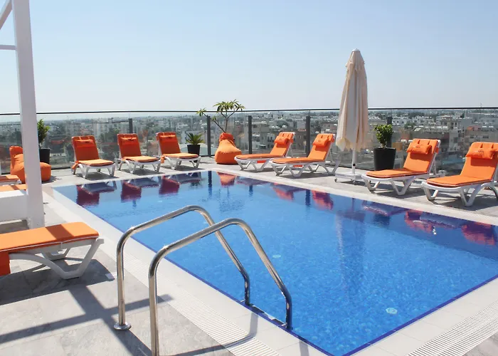 Cheap hotel: Sky Roof Hotel