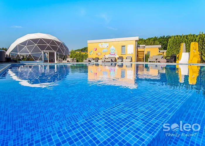 Ferienwohnungen mieten Soleo Family Resort - Domki W Rewalu 3 Min Od Morza - 3 Baseny, 5 Jacuzzi, Sauna, Animacje, Malpi Gaj, 3 Sale Zabaw, 4 Place Zabaw, 2 Restauracje