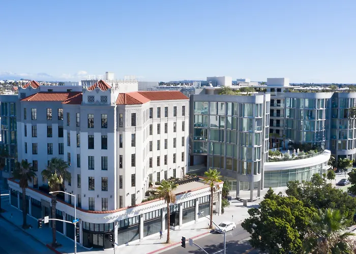 Hotel with pool: Santa Monica Proper Hotel, A Member Of Design Hotels