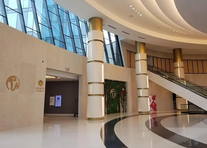 Central hotel: Hyatt Regency Jfk Airport At Resorts World New York