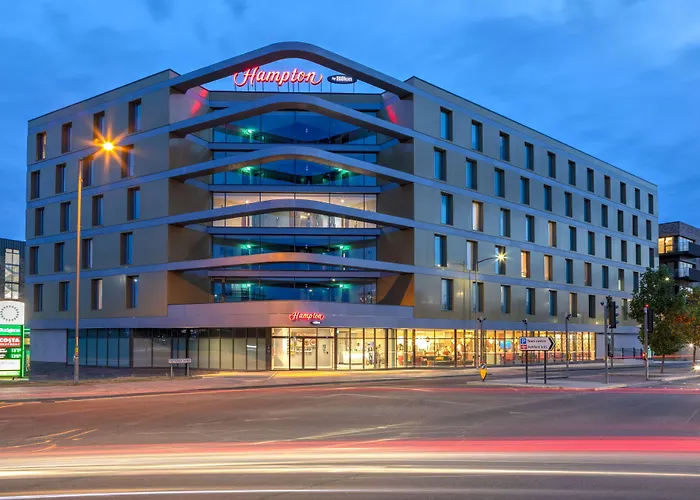 Central hotel: Hampton By Hilton Ashford International