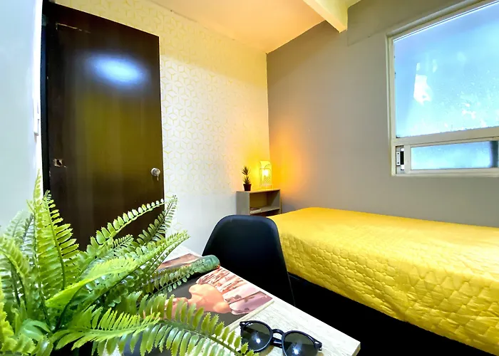  Roomies Hostel - Santa Maria La Ribera