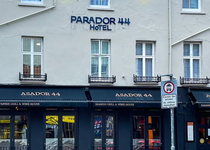 Parador 44