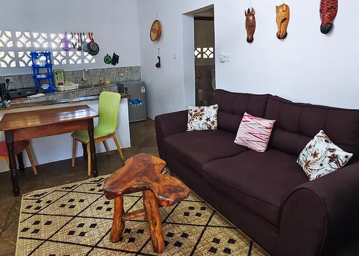 Bushbaby Cottage Diani Beach, Private Tropical Garden Escape