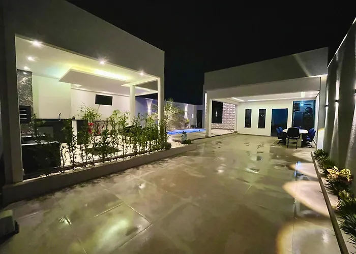 Casa térrea com piscina