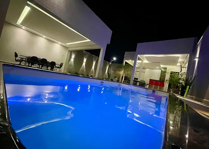 Casa térrea com piscina